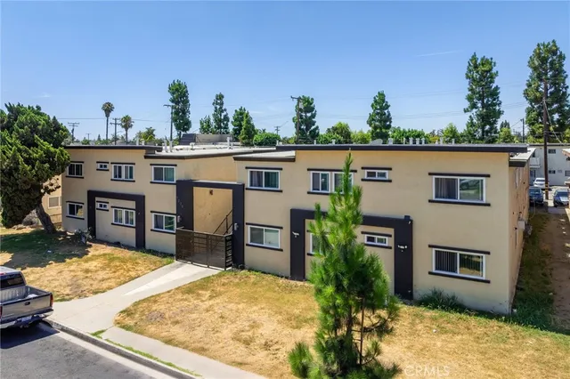 a view of a house with outdoor space
