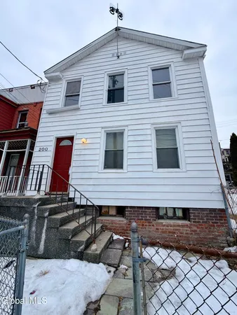 $1,225 | 200 Mohawk Street, Unit 2, Cohoes, NY 12047