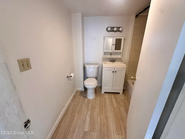 $1,225 | 200 Mohawk Street, Unit 2, Cohoes, NY 12047