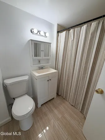 $1,100 | 200 Mohawk Street, Unit 2, Cohoes, NY 12047