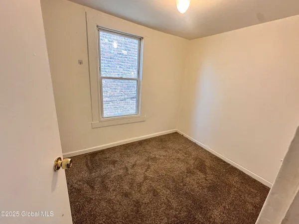 $1,225 | 200 Mohawk Street, Unit 2, Cohoes, NY 12047