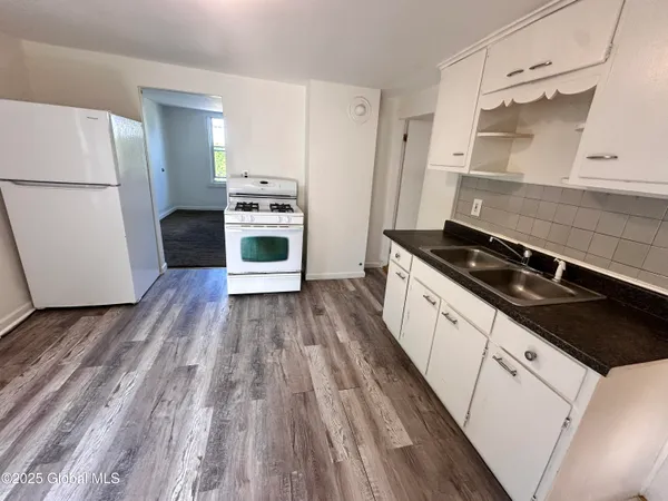 $1,225 | 200 Mohawk Street, Unit 2, Cohoes, NY 12047