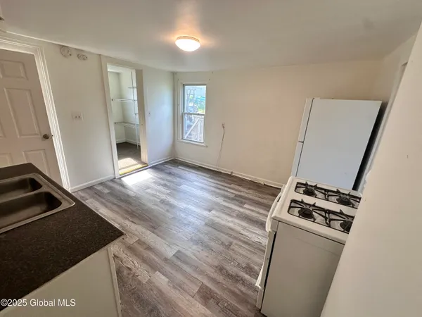 $1,225 | 200 Mohawk Street, Unit 2, Cohoes, NY 12047