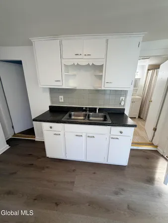 $1,100 | 200 Mohawk Street, Unit 2, Cohoes, NY 12047