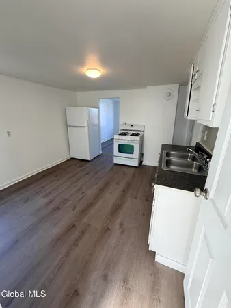 $1,100 | 200 Mohawk Street, Unit 2, Cohoes, NY 12047