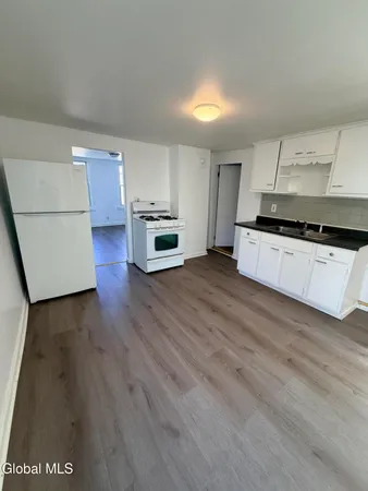 $1,100 | 200 Mohawk Street, Unit 2, Cohoes, NY 12047