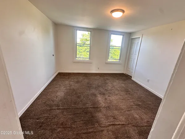 $1,225 | 200 Mohawk Street, Unit 2, Cohoes, NY 12047
