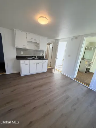 $1,100 | 200 Mohawk Street, Unit 2, Cohoes, NY 12047