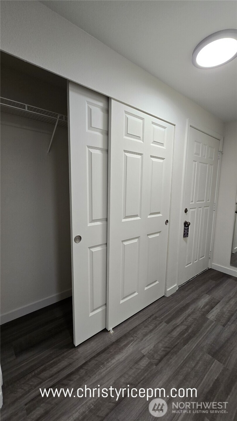 12515 Northeast 116th Street, Unit B23 Kirkland, WA 98034 - Photo 13 of 17 a view of an empty room