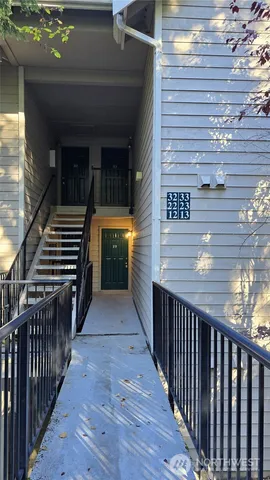 $2,100 | 12515 Northeast 116th Street, Unit B23, Kirkland, WA 98034