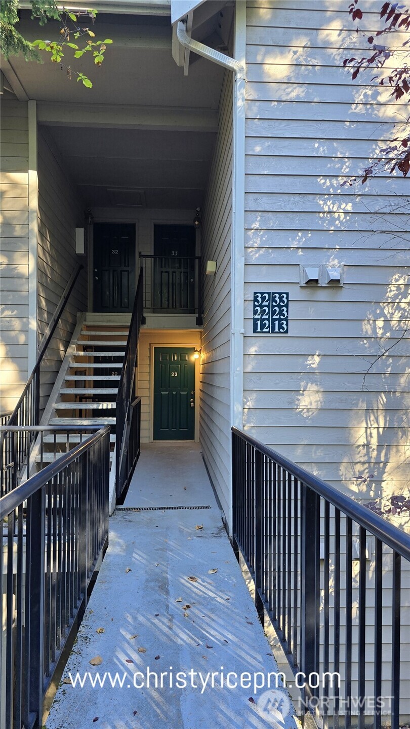 12515 Northeast 116th Street, Unit B23 Kirkland, WA 98034 - Photo 4 of 17 a view of a balcony with wooden floor