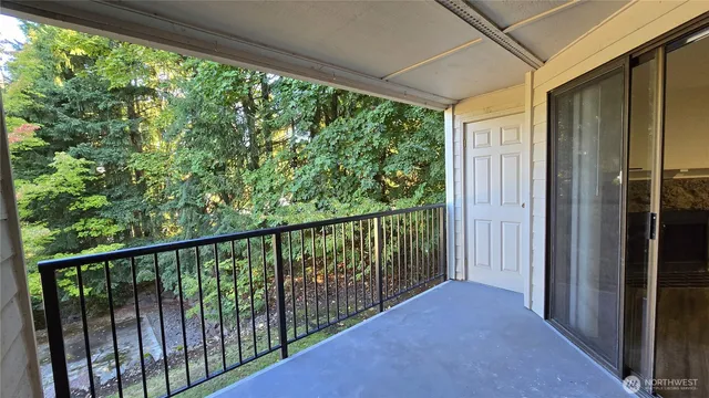 $2,100 | 12515 Northeast 116th Street, Unit B23, Kirkland, WA 98034