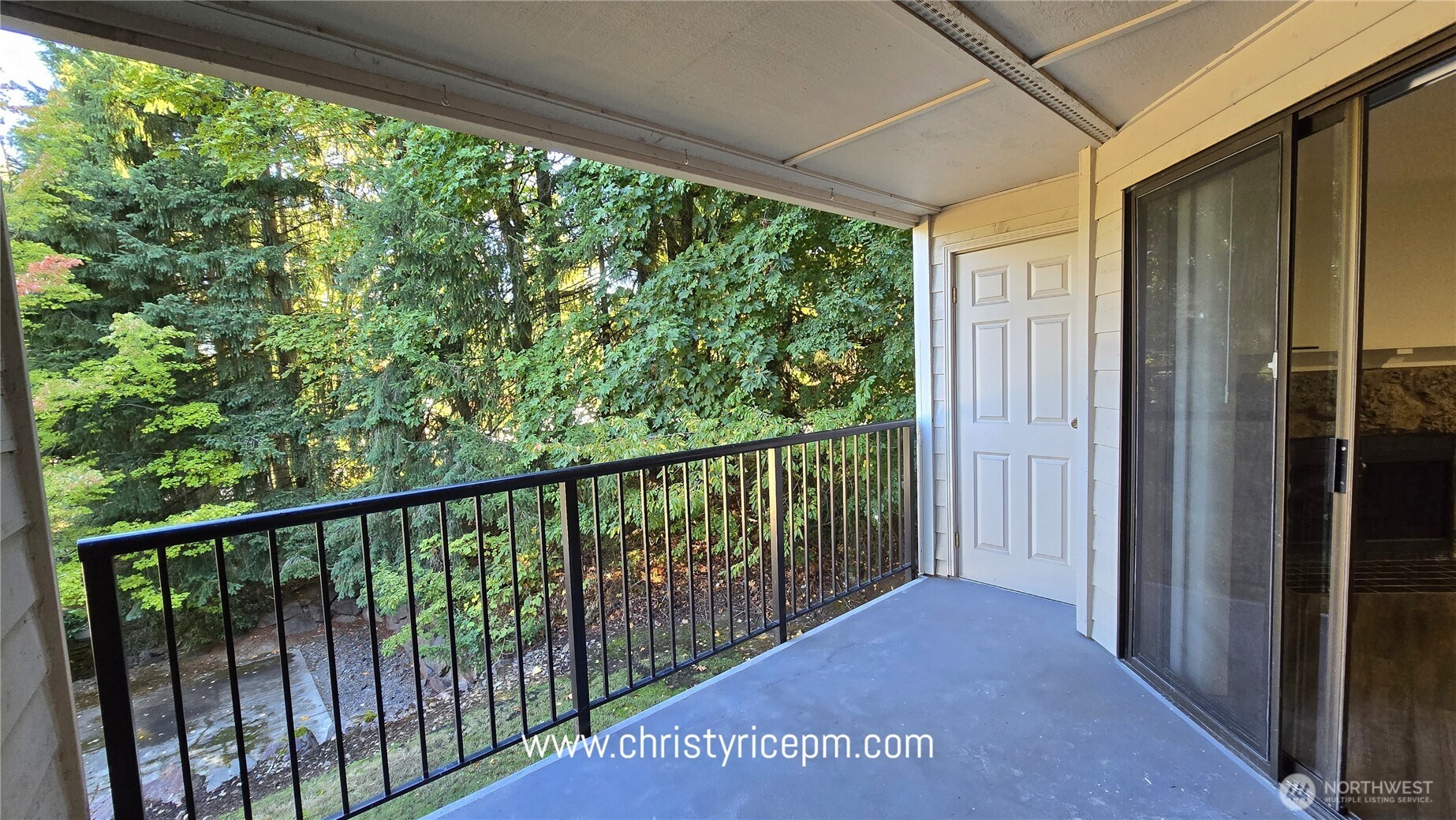 12515 Northeast 116th Street, Unit B23 Kirkland, WA 98034 - Photo 6 of 17 a view of a balcony