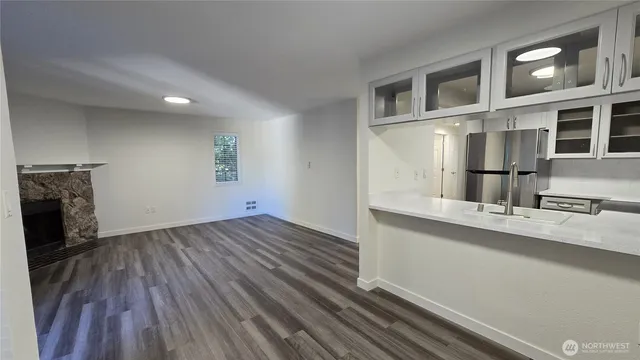 $2,100 | 12515 Northeast 116th Street, Unit B23, Kirkland, WA 98034