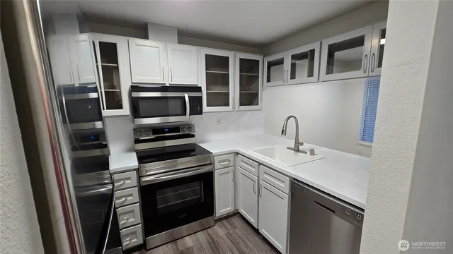 $2,100 | 12515 Northeast 116th Street, Unit B23, Kirkland, WA 98034