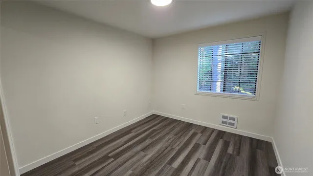 $2,100 | 12515 Northeast 116th Street, Unit B23, Kirkland, WA 98034