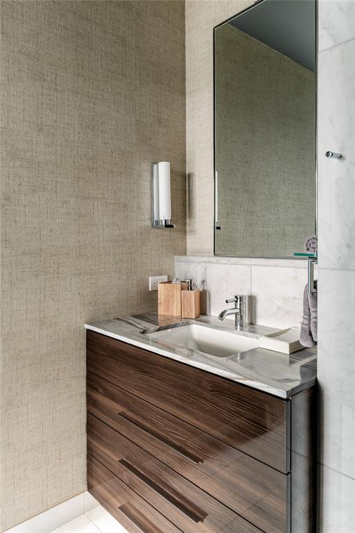 1918 Olive Street, Unit 3403 Dallas, TX 75201 - Photo 19 of 39 a bathroom with a sink and a mirror