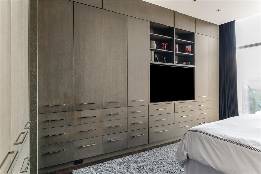 1918 Olive Street, Unit 3403 Dallas, TX 75201 - Photo 22 of 39 a living room with furniture and natural light