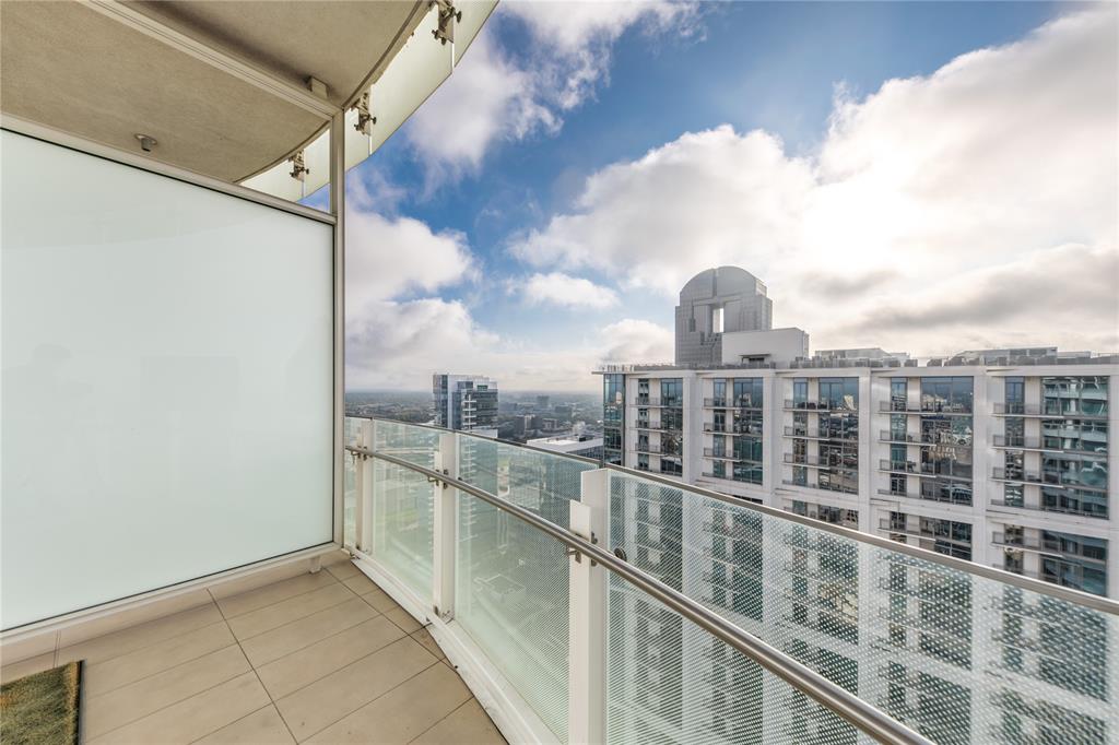 1918 Olive Street, Unit 3403 Dallas, TX 75201 - Photo 29 of 39 a view of a balcony with city view