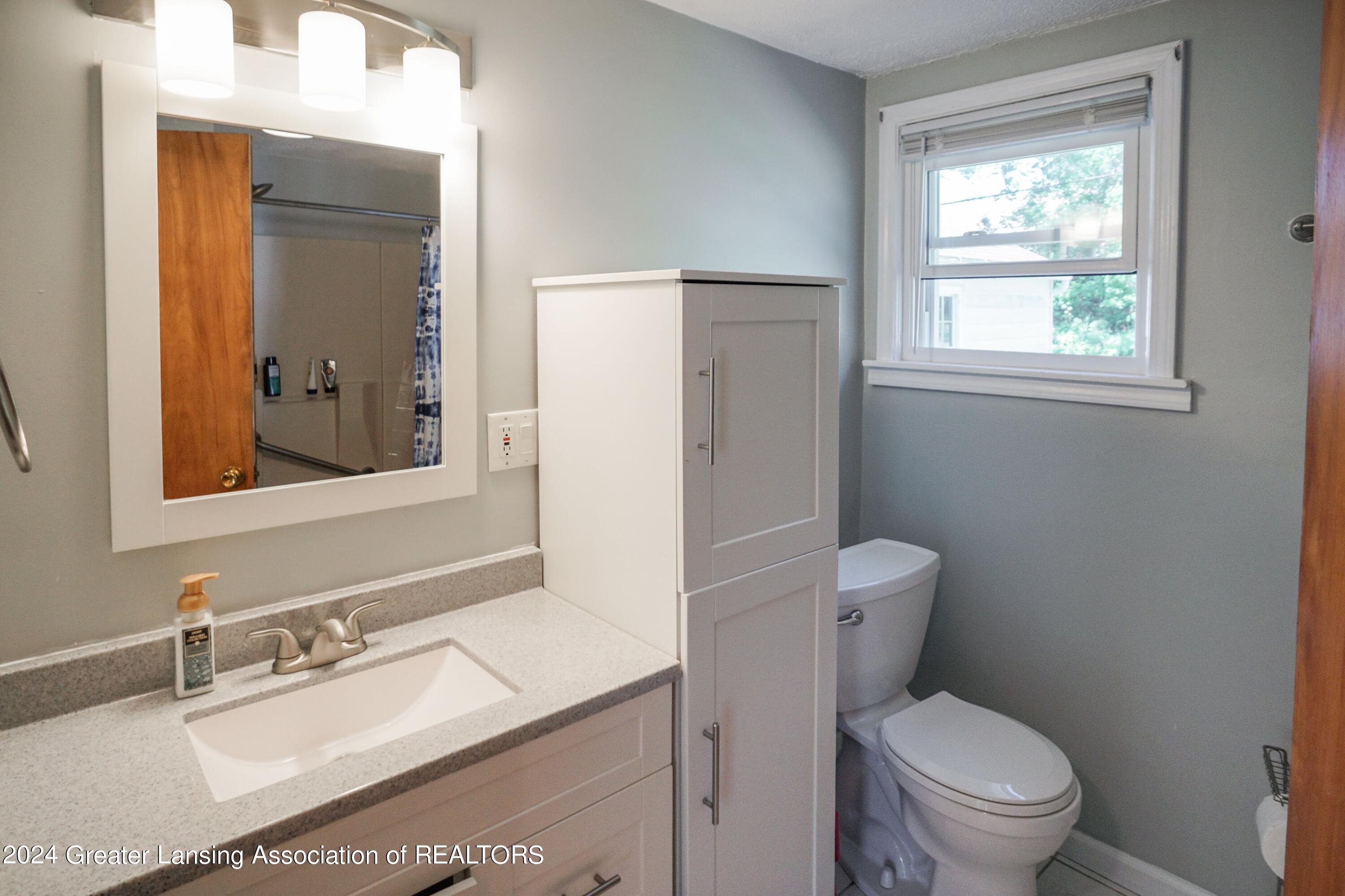 1119 Westfield Road Lansing, MI 48917 - Photo 9 of 12 1119 Westfield Rd, Lansing-29