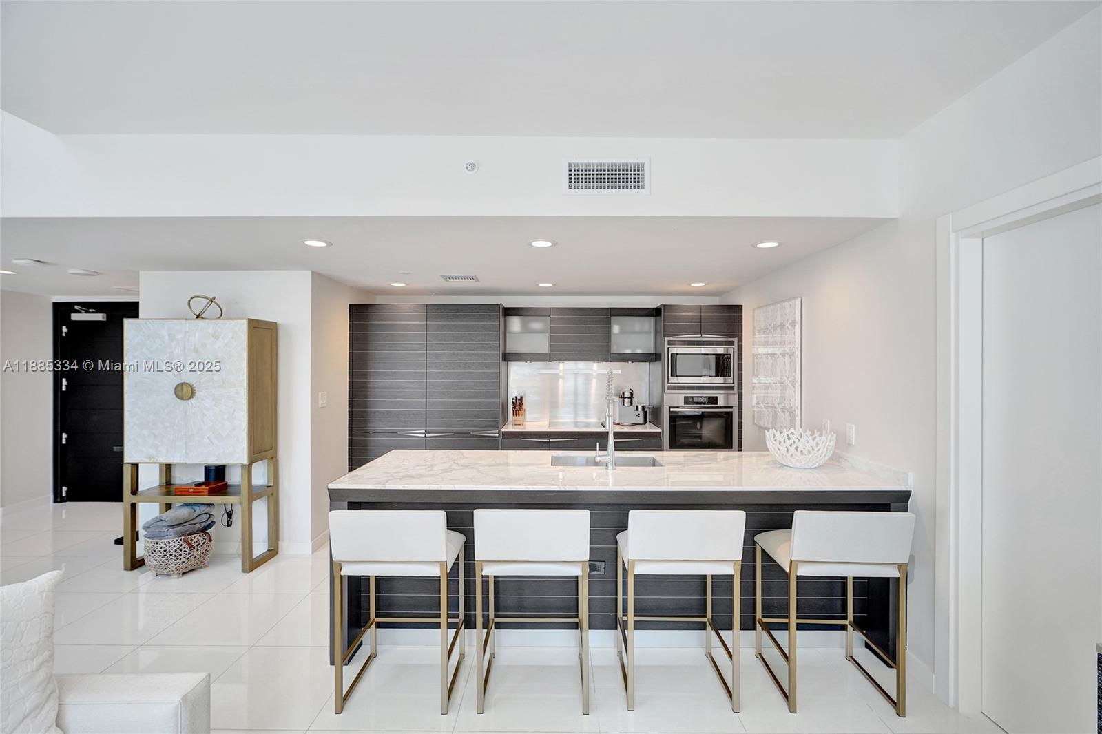 200 Biscayne Blvd Way, Unit 505 Miami, FL 33131 - Photo 31 of 51 a kitchen with a table and chairs in it
