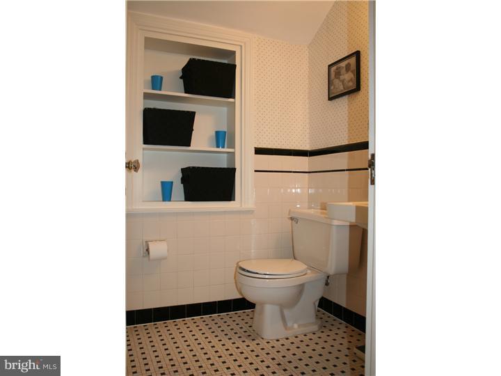 144 Warrior Road Drexel Hill, PA 19026 - Photo 14 of 20 Bathroom