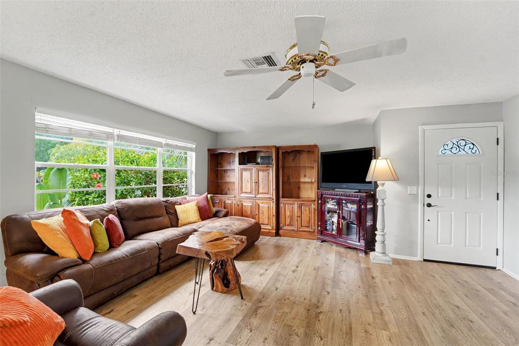 9022 Ramsgate Drive New Port Richey, FL 34655 - Photo 4 of 26 Gallery Image 4