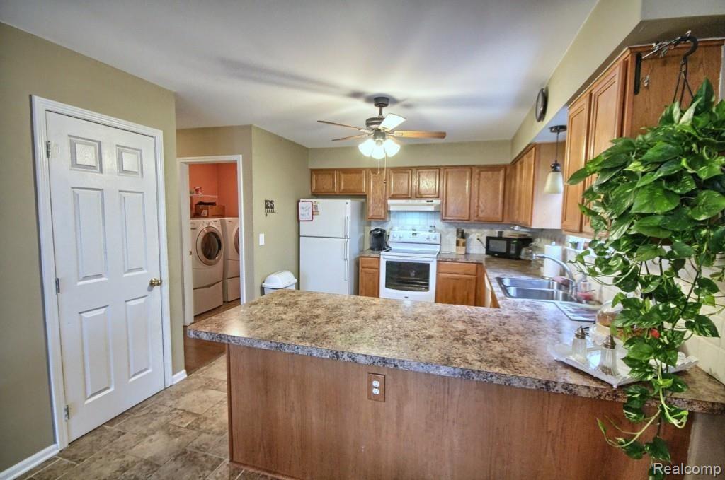 26835 Antique Road Trenton, MI 48183 - Photo 9 of 29 Kitchen 3rd View.jpg