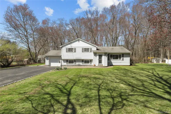 $760,000 | 2378 Pine Grove Court, Yorktown Heights, NY 10598