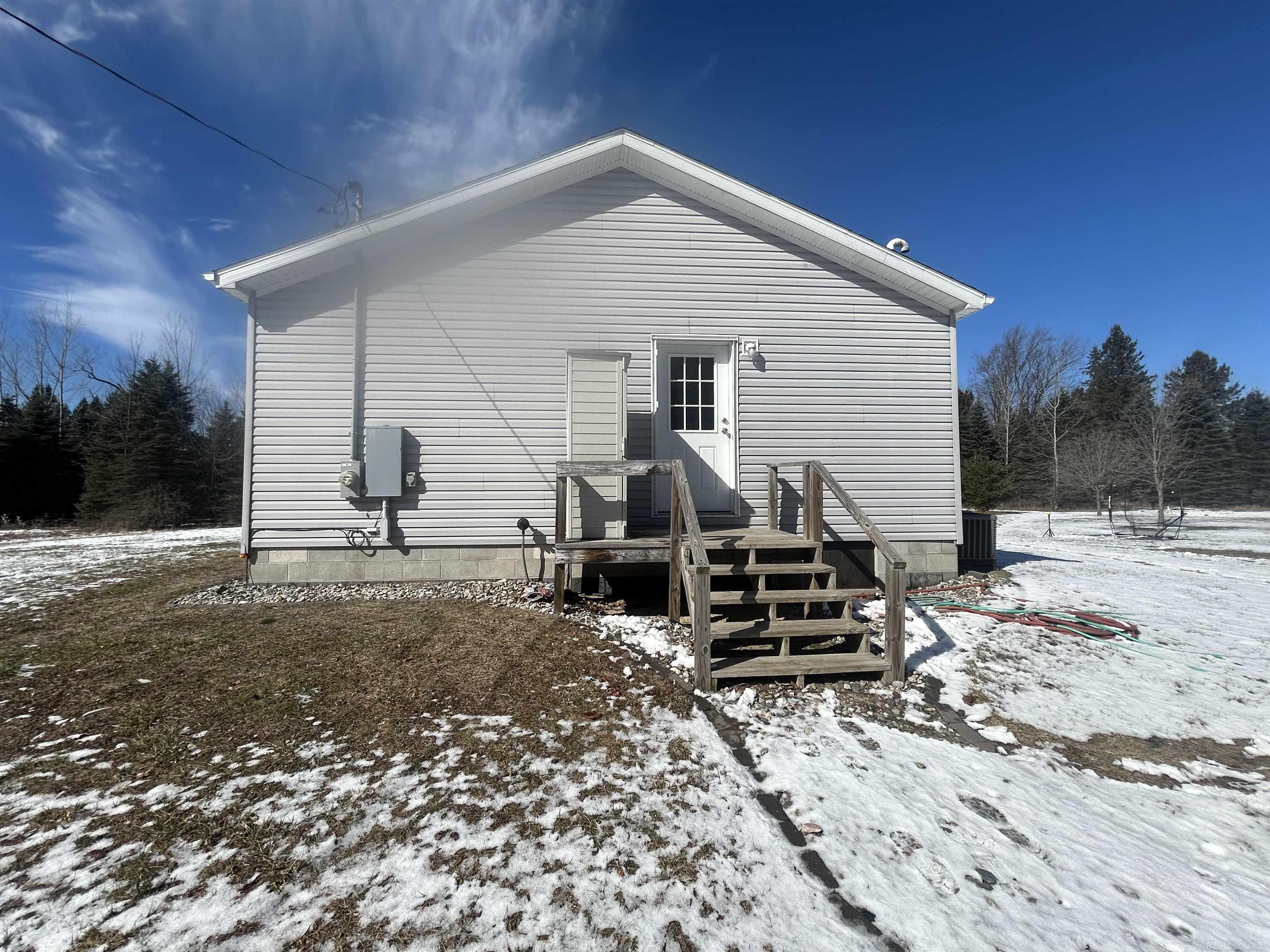 1712 West Mt Forest Road Pinconning, MI 48650 - Photo 4 of 25