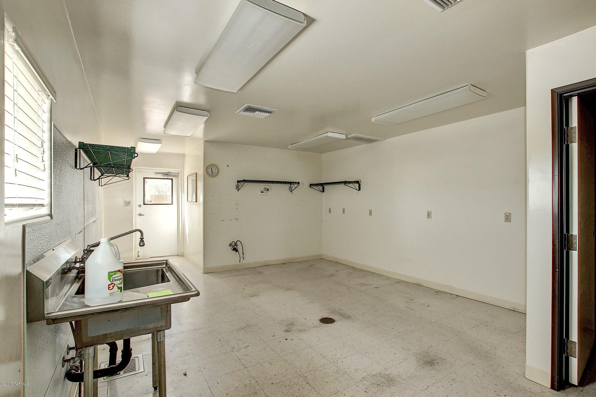 2801 West Alvaro Road Tucson, AZ 85746 - Photo 11 of 21 Gallery Image 11