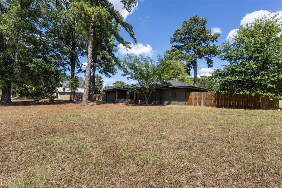 3509 Dudley Road Kilgore, TX 75662 - Photo 9 of 37 Gallery Image 9