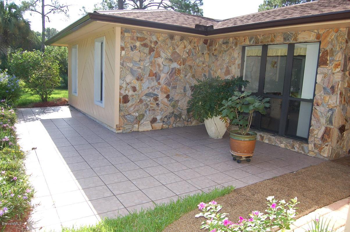 4541 Mustang Road Melbourne, FL 32934 - Photo 18 of 61 front courtyard