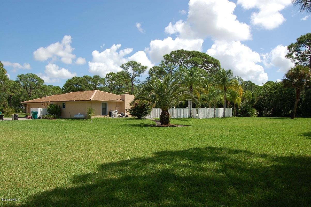 4541 Mustang Road Melbourne, FL 32934 - Photo 3 of 61 backyard (2)
