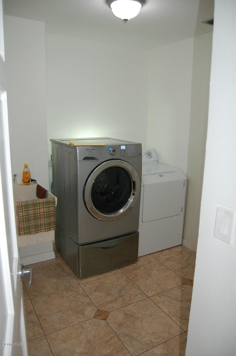 4541 Mustang Road Melbourne, FL 32934 - Photo 39 of 61 Laundry room