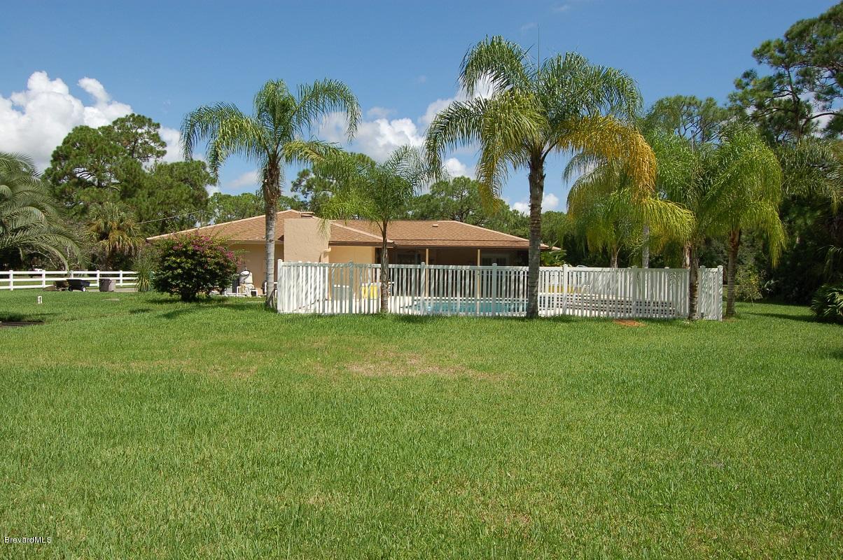 4541 Mustang Road Melbourne, FL 32934 - Photo 5 of 61 backyard (4)