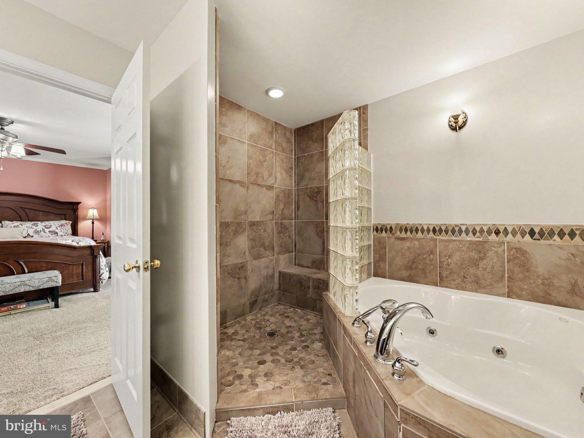 7462 Keith Road Warrenton, VA 20186 - Photo 25 of 37 Primary Bath