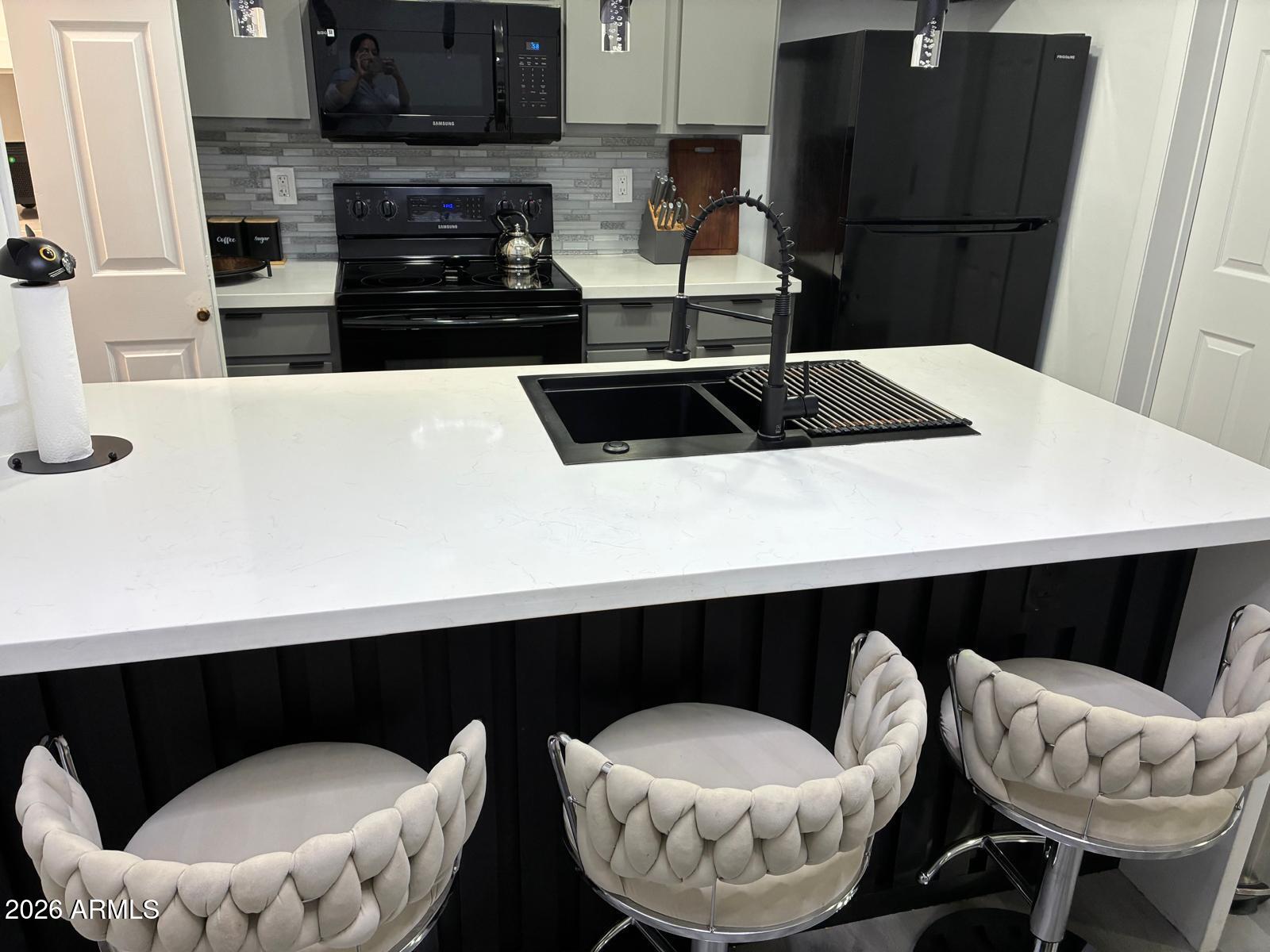 2815 North 52nd Street, Unit 3 Phoenix, AZ 85008 - Photo 2 of 7 a kitchen with a table and chairs