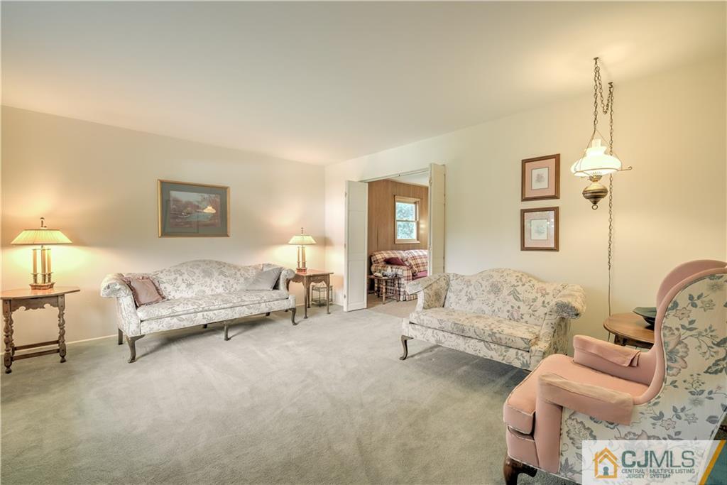 10 Calvin Road Kendall Park, NJ 08824 - Photo 3 of 22 Gallery Image 3