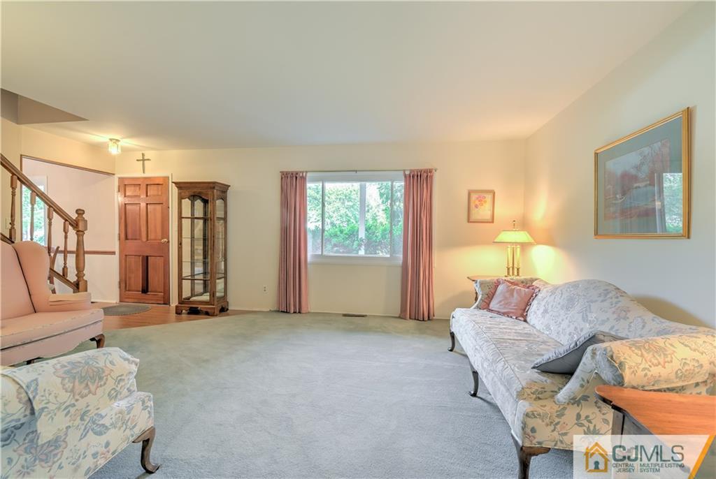 10 Calvin Road Kendall Park, NJ 08824 - Photo 4 of 22 Gallery Image 4