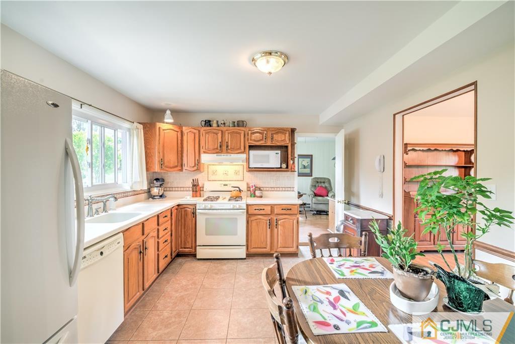 10 Calvin Road Kendall Park, NJ 08824 - Photo 8 of 22 Gallery Image 8
