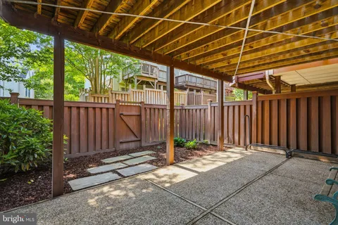 $775,000 | 3911 Green Look Court, Fairfax, VA 22033