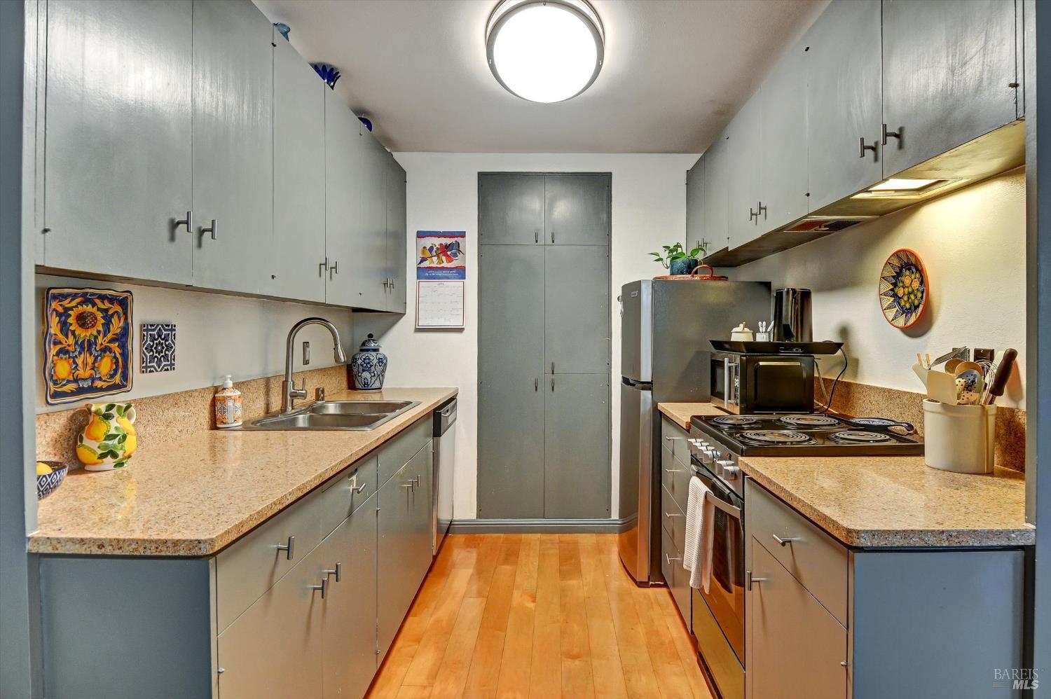 60 Surrey Lane San Rafael, CA 94903 - Photo 7 of 24