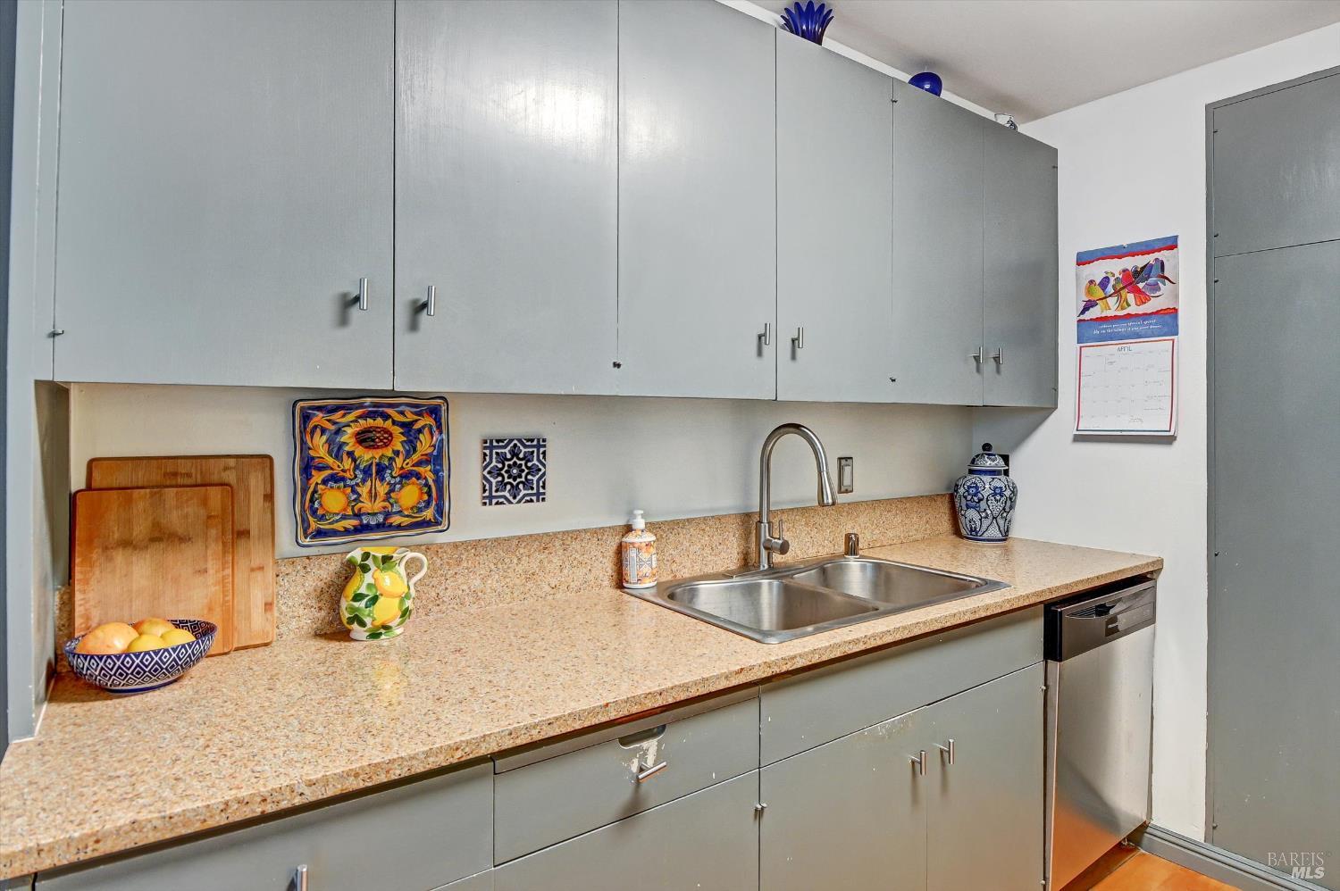 60 Surrey Lane San Rafael, CA 94903 - Photo 8 of 24