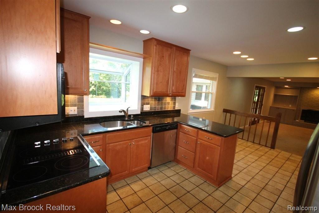 4176 Fieldbrook Road West Bloomfield, MI 48323 - Photo 11 of 31 IMG_2266.JPG