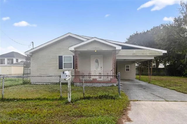 $135,000 | 2037 Licciardi Lane, Violet, LA 70092