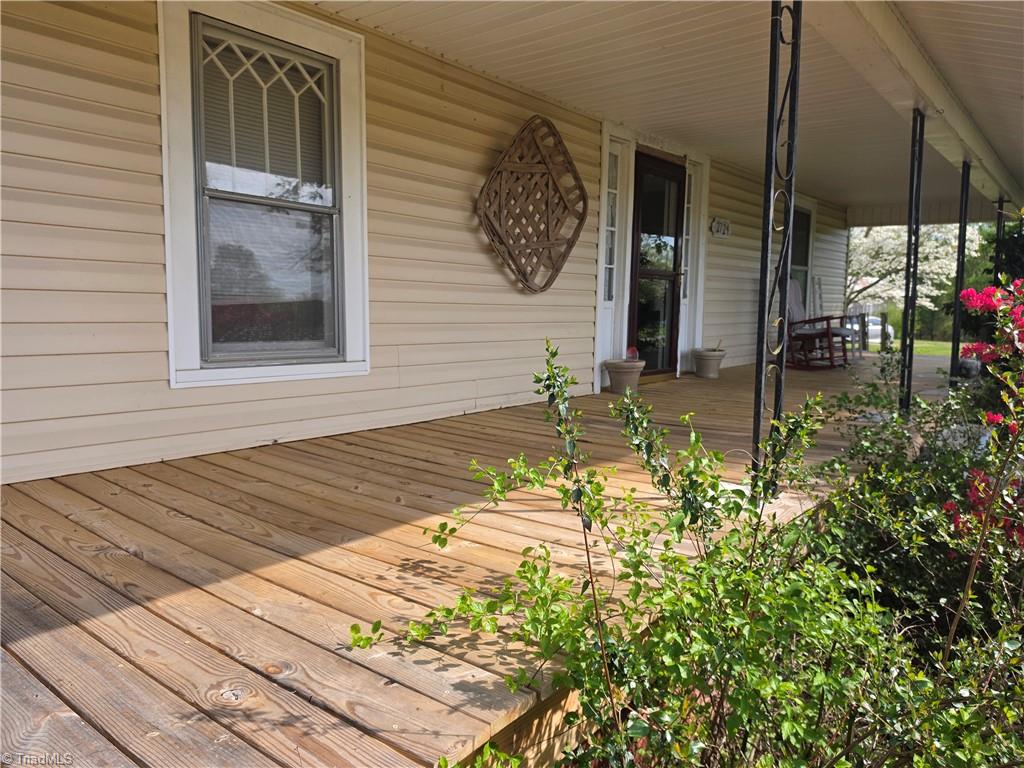 2729 Asbury Road Mount Airy, NC 27030 - Photo 5 of 36