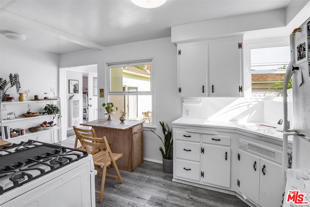 4256 Alla Road Los Angeles, CA 90066 - Photo 8 of 28 Gallery Image 8