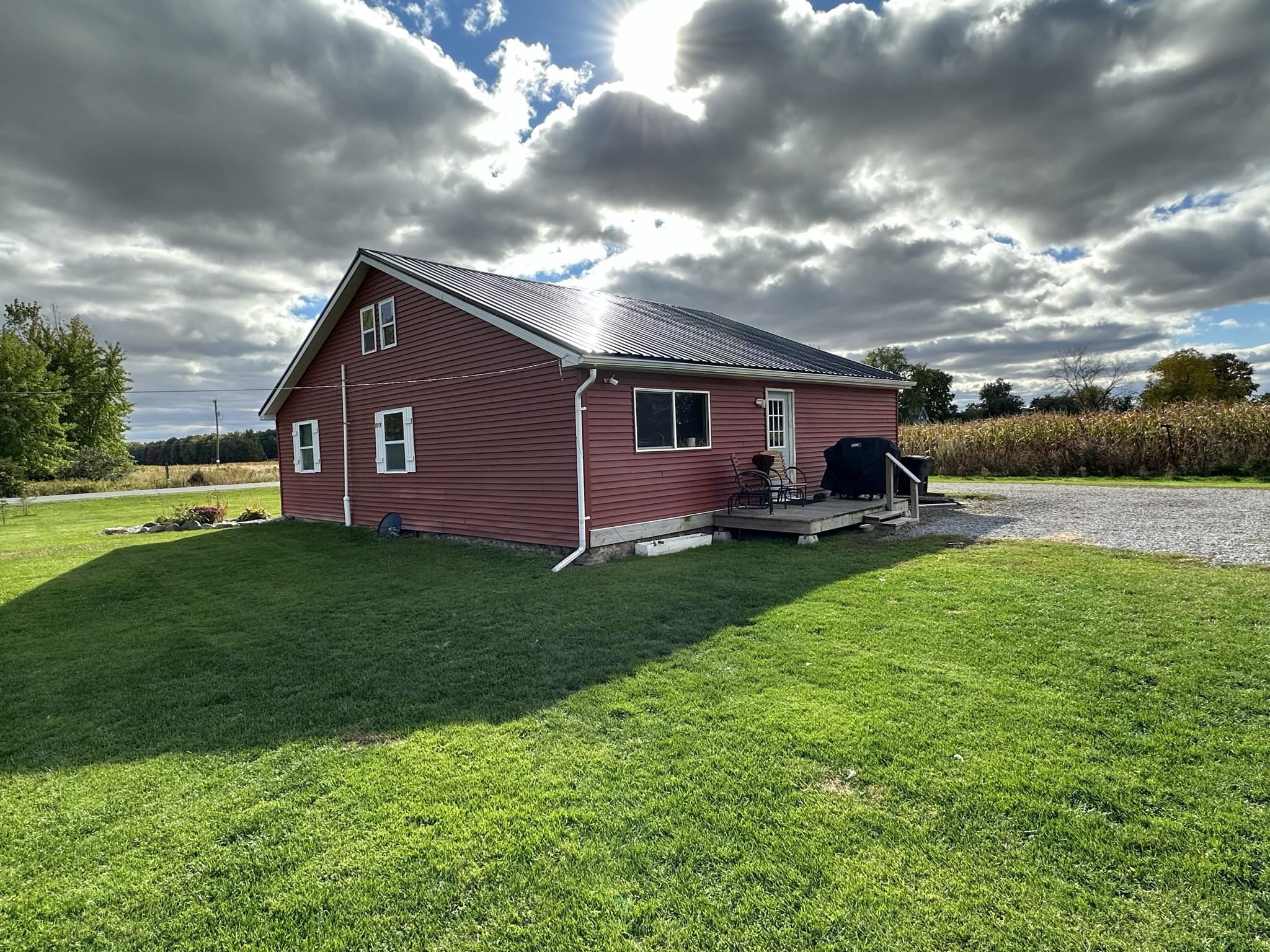 8854 West Gary Road Chesaning, MI 48616 - Photo 4 of 41 50092719-3.JPG