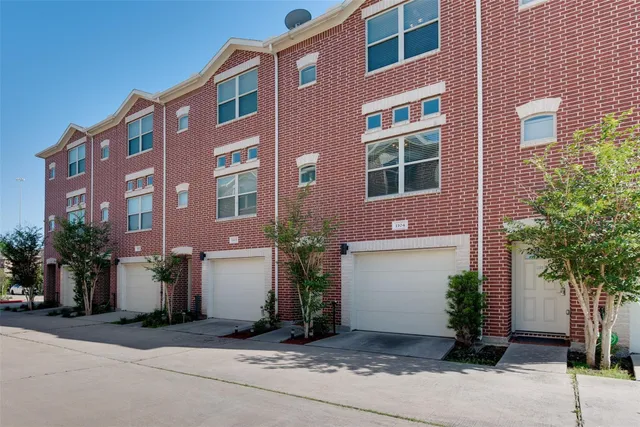 $1,800 | 5941 South Loop E Freeway, Unit 1104, Houston, TX 77033